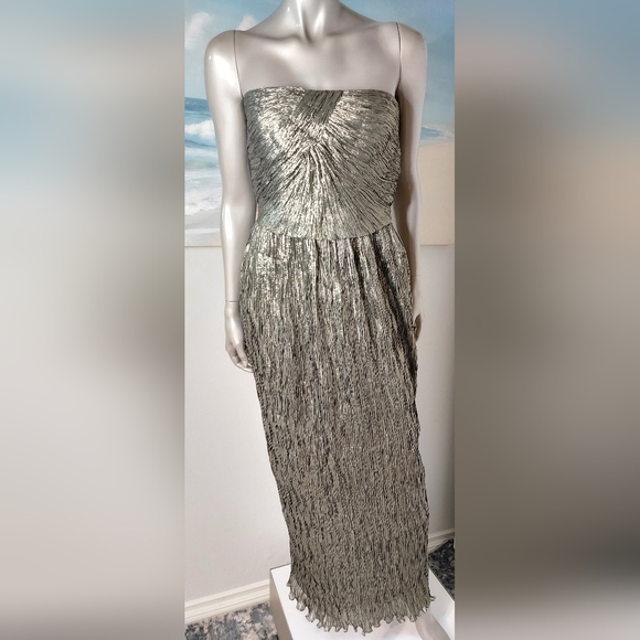 ◇*$8,990 OSCAR DE LA RENTA SILK DARK GOLD LAME PLISSE RUNWAY GOWN US 6